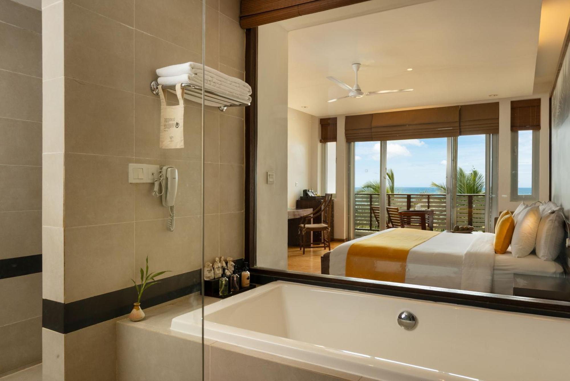 Deluxe Twin Room with Sea View - 10% Off at Seaside Social Lounge & Bar & 15% Off on Spa, Black Coral & Centre Point Restaurants